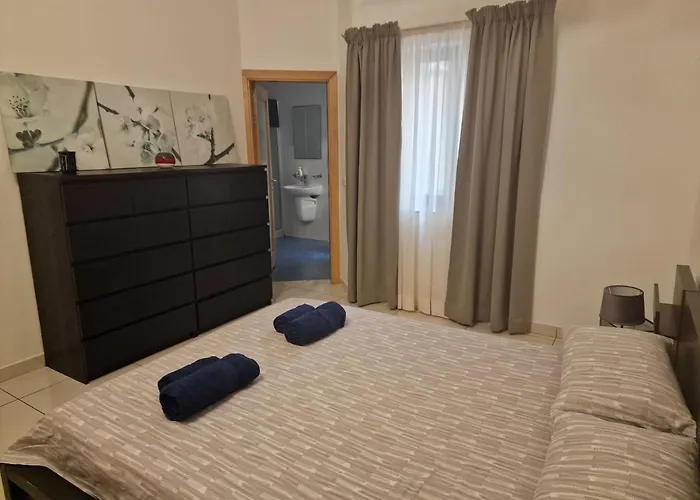 Seafront At Waters' Edge * St Paul's Bay